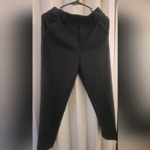 Black cropped slacks.